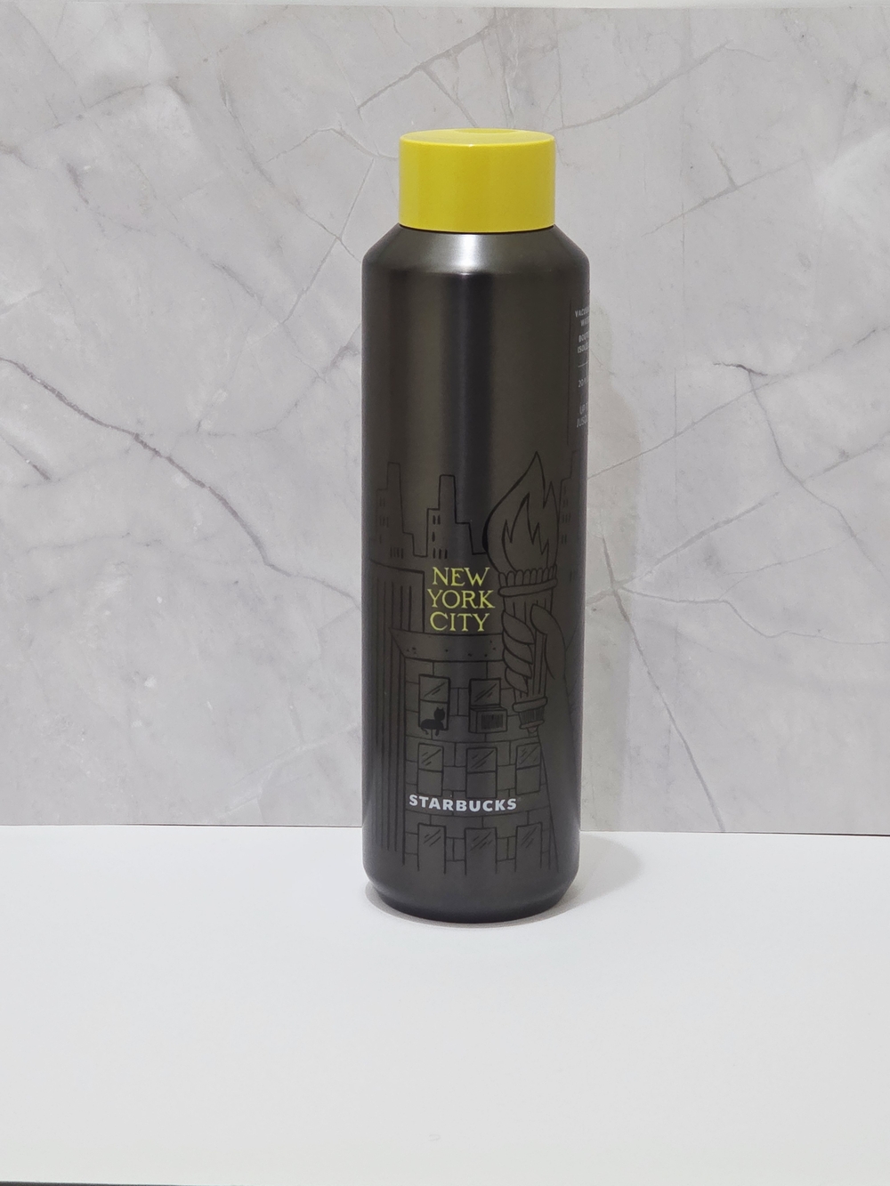 Starbucks New York City Vacuum Insulated Stainless Steel Bottle Tumbler 20 Oz